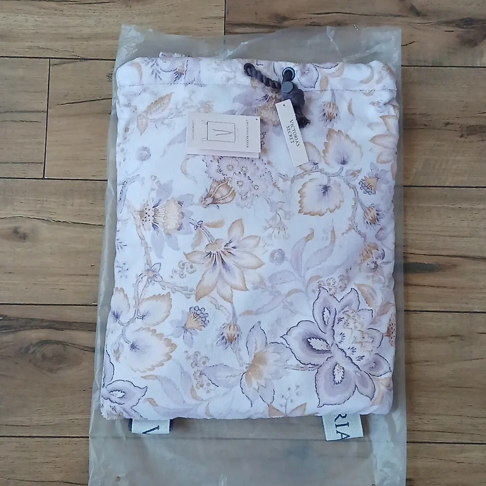 New Victoria's Secret Floral Lillac Summer Packable Beach Towel Backpack Bag - Picture 14 of 17